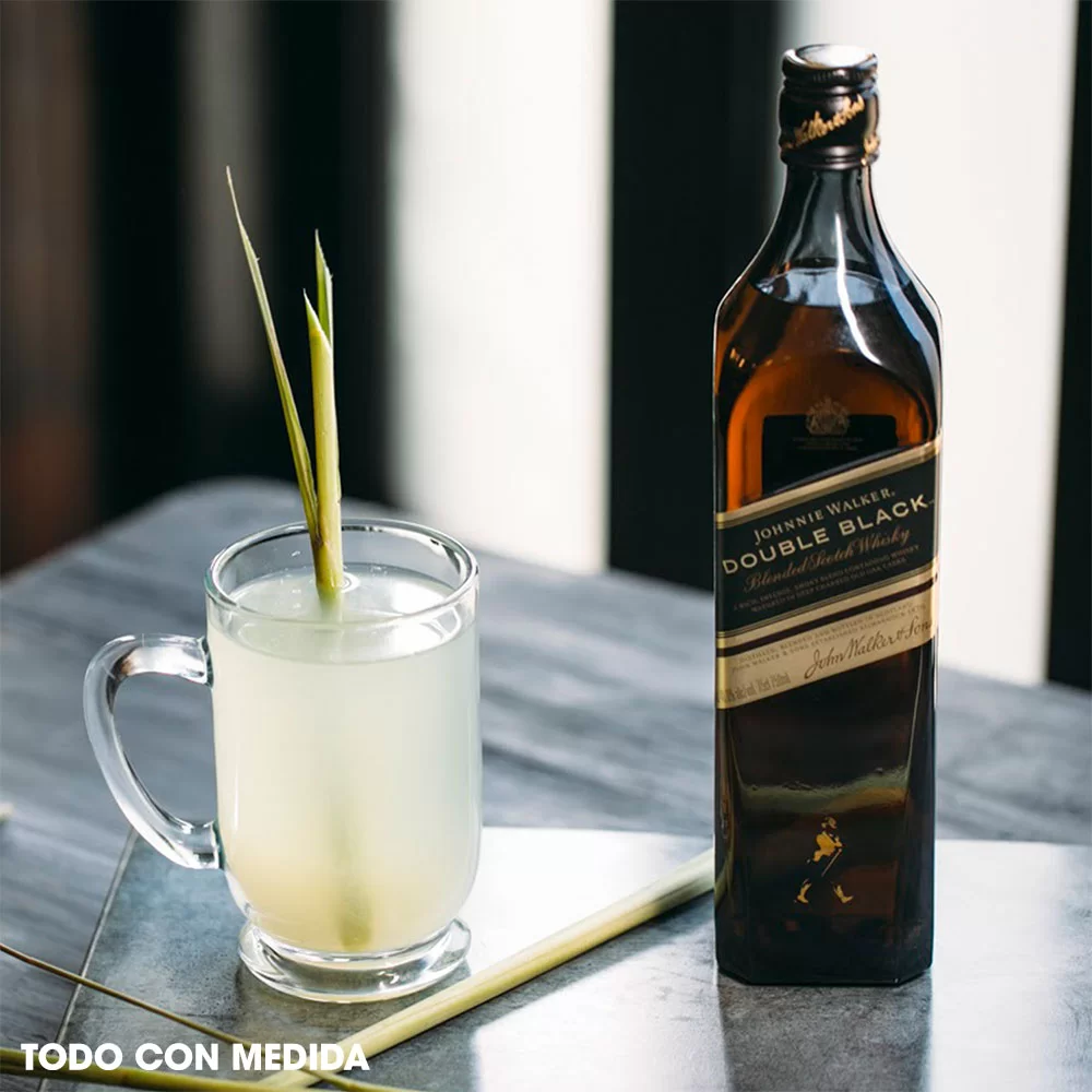 Whisky Johnnie Walker Double Black Label 750 ml. 2 Whisky Johnnie Walker Double Black Label 750 ml.