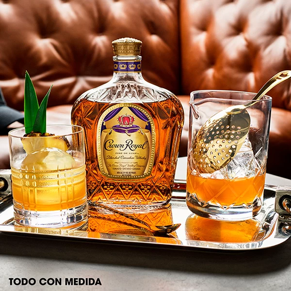 Whiskey Crown Royal 750 ml. 2 Whiskey Crown Royal 750 ml.