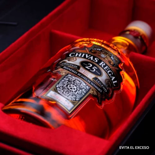 Whisky Chivas Regal 25 Años 700 ml. 3 Whisky Chivas Regal 25 Años 700 ml.