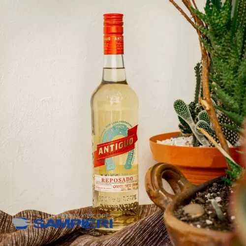 Tequila Herradura Antiguo 700 ml. 3 Tequila Herradura Antiguo 700 ml.