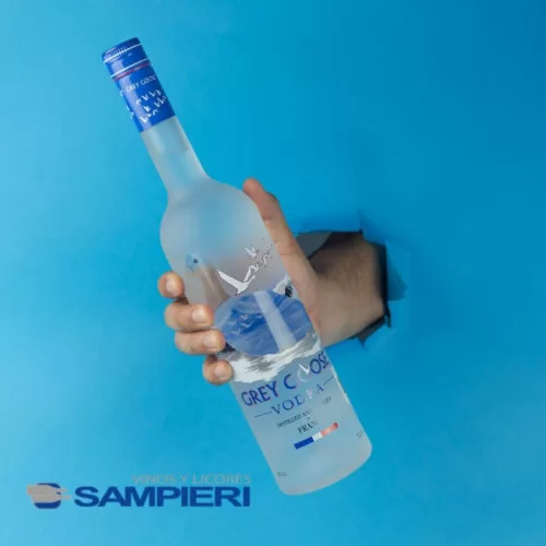 Vodka Grey Goose 700 ml. 3 Vodka Grey Goose 750 ml.