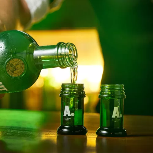 Vodka Absolut Extrakt 700 ml. + 2 Vasos Shot 7 VODKA ABSOLUT EXTRAKT 700 ml.+ 2 SHOTS