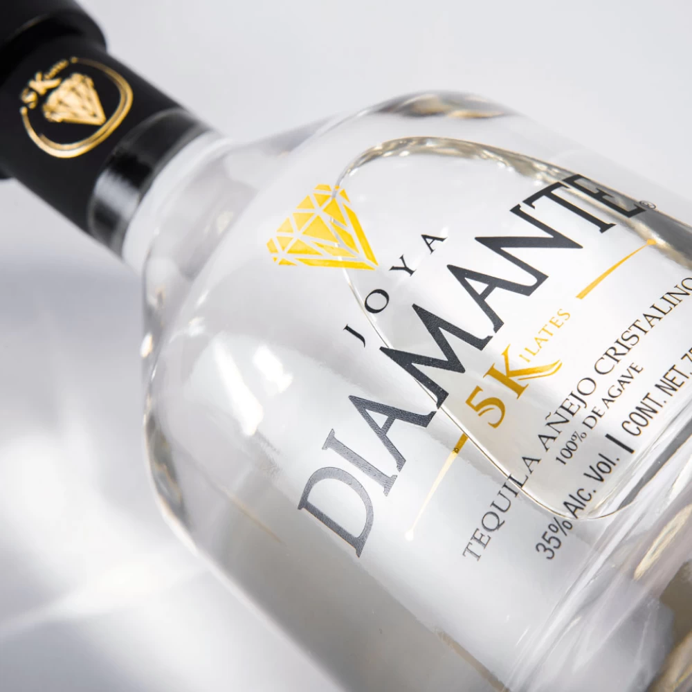 Tequila Joya Diamante 5 Kilates Añejo Cristalino 750 ml. 2 Tequila Joya Diamante 5 Kilates Añejo Cristalino 750 ml.