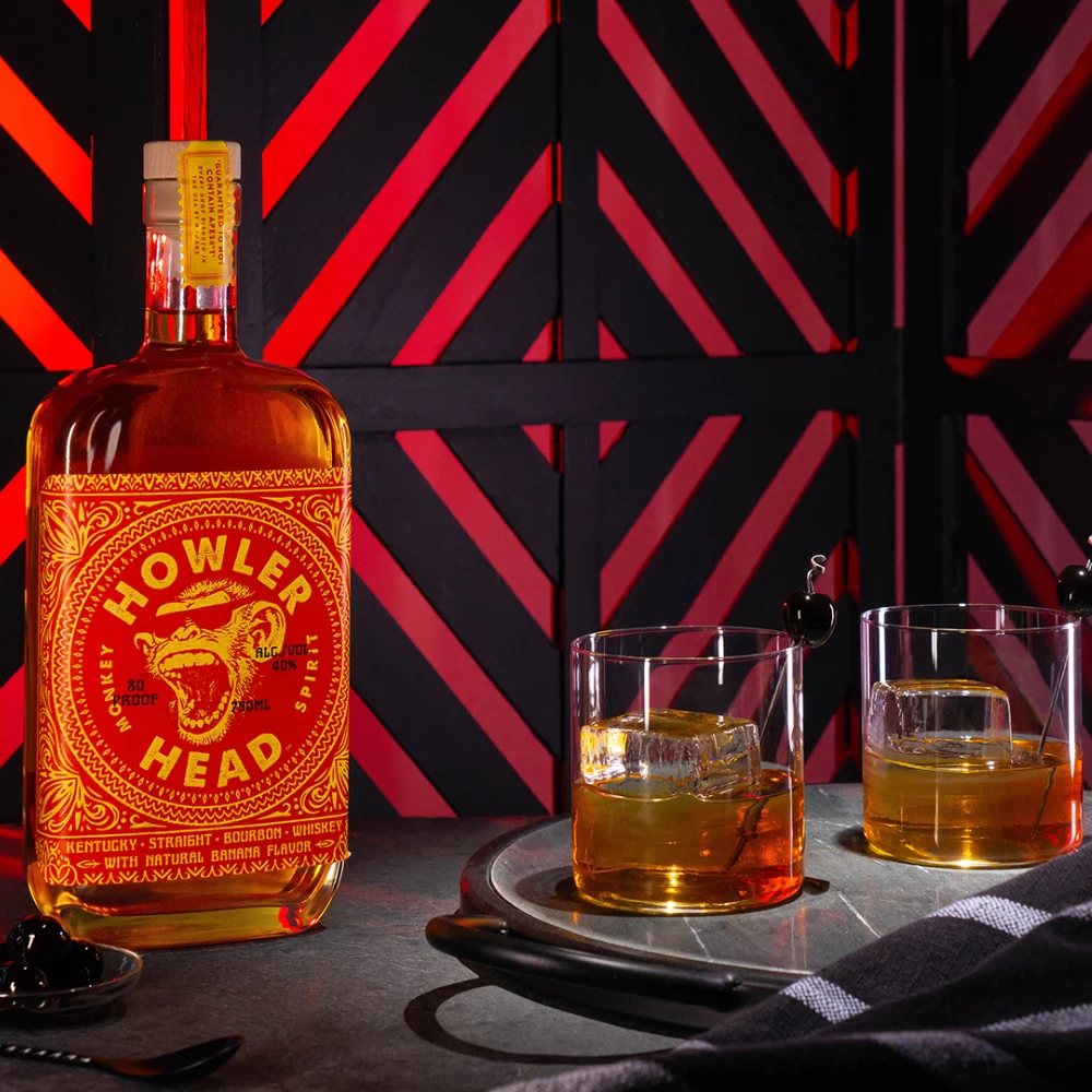 Whiskey Bourbon Howler Head De Platano 750 ml. + Hoodie 3 Whiskey Bourbon Howler Head De Platano 750 ml.