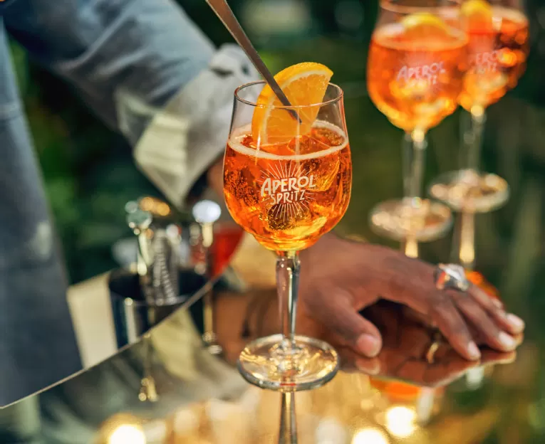Licor Aperol 700 ml. + Cinzano To Spritz 750 ml. 4 Tip and Tricks 5