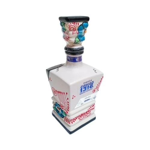 Tequila Codigo 1316 Extra Añejo Ceramica 750 ml. 3 Tequila Codigo 1316 Extra Añejo Ceramica 750 ml.